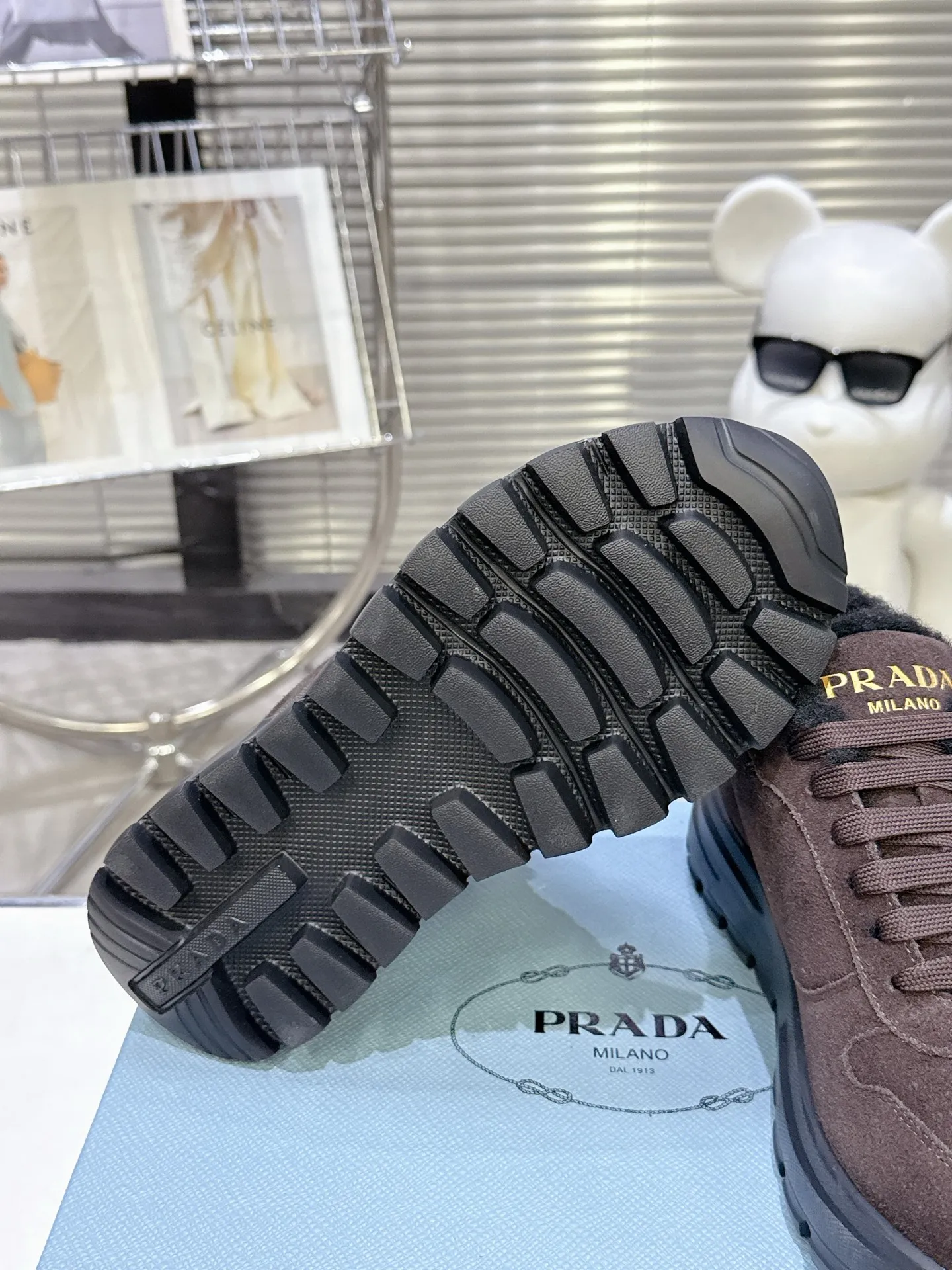 【PRADA】P: 660💰Couple style▪️Size: Women’s 35-40⚛Size: Men’s 39-44(45 customized) 2025 𝐬𝐬Prada’s new product, coming with strength! ❣️Many Internet celebrities have the same style, fashionable and versatile nice items, original shoes are developed and purchased from Italian counters, and are reproduced 1:1 according to the original taste. This year’s theme is not to be defined, embodying texture through simplicity💛From thick-soled sneakers to zigzag short boots to 2025 flat shoes, everything reveals a sure-fire momentum... It combines gentleness and handsomeness, the finishing touch for women❤️ Wear-resistant and ultra-light two-color outsole.